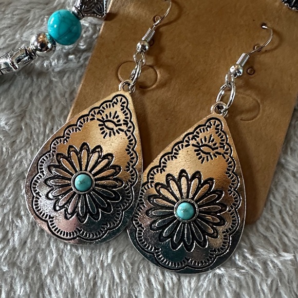 Turquoise and Silver Jewelry Set, bracelet, earrings and ring sz 7 - Picture 2 of 4